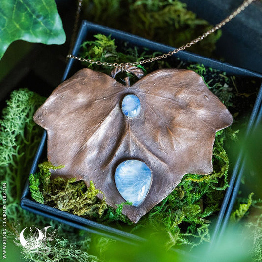 Collier Feuille de Lierre & Pierre de lune arc - en - ciel - Illustrations & Bijoux fantaisie ClairObscur Art