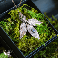 Collier Feuille de Nandina & Labradorite - Illustrations & Bijoux fantaisie ClairObscur Art