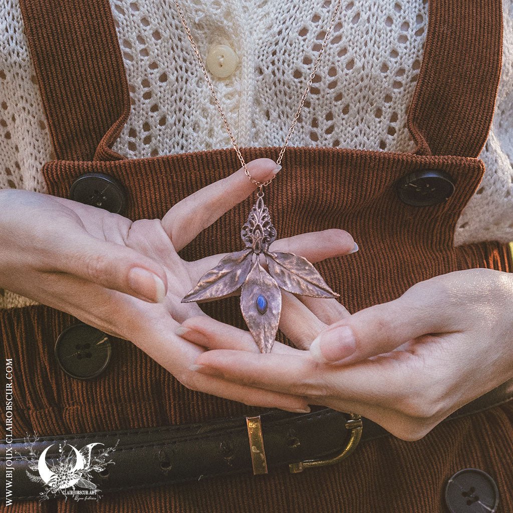 Collier Feuille de Nandina & Labradorite - Illustrations & Bijoux fantaisie ClairObscur Art