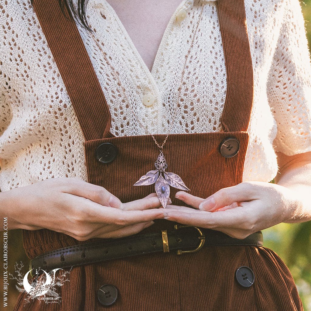 Collier Feuille de Nandina & Labradorite - Illustrations & Bijoux fantaisie ClairObscur Art