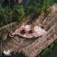 Collier Feuille de Pivoine & Duo de Grenats - Illustrations & Bijoux fantaisie ClairObscur Art