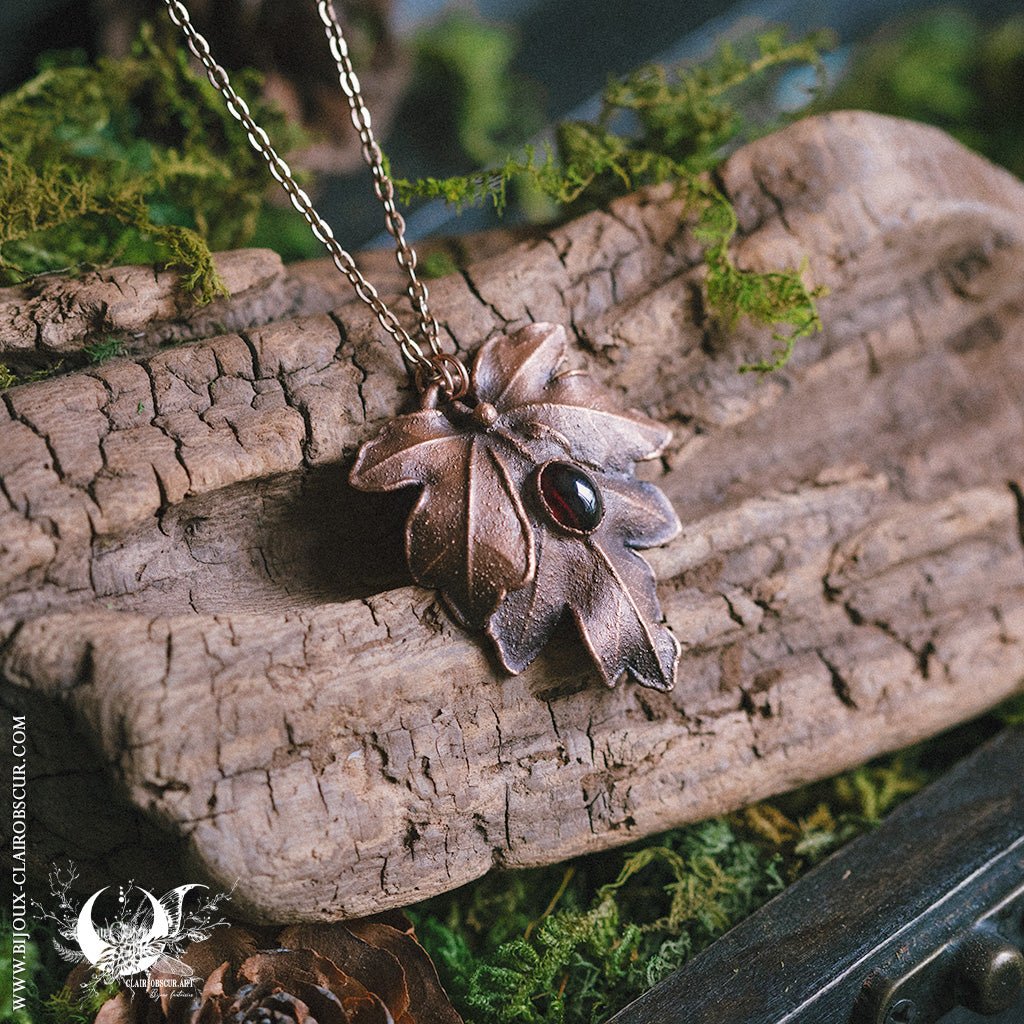 Collier Feuille d'Érable Champêtre & Grenat - Illustrations & Bijoux fantaisie ClairObscur Art