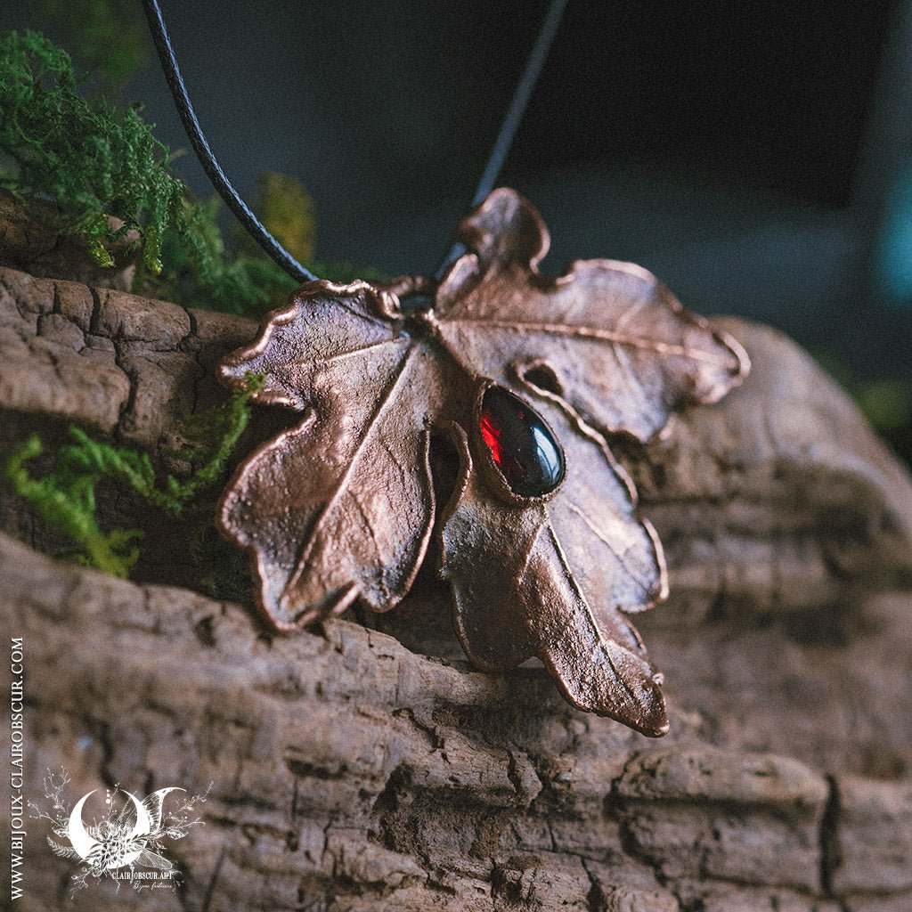 Collier Feuille d'Érable champêtre & Grenat - Illustrations & Bijoux fantaisie ClairObscur Art