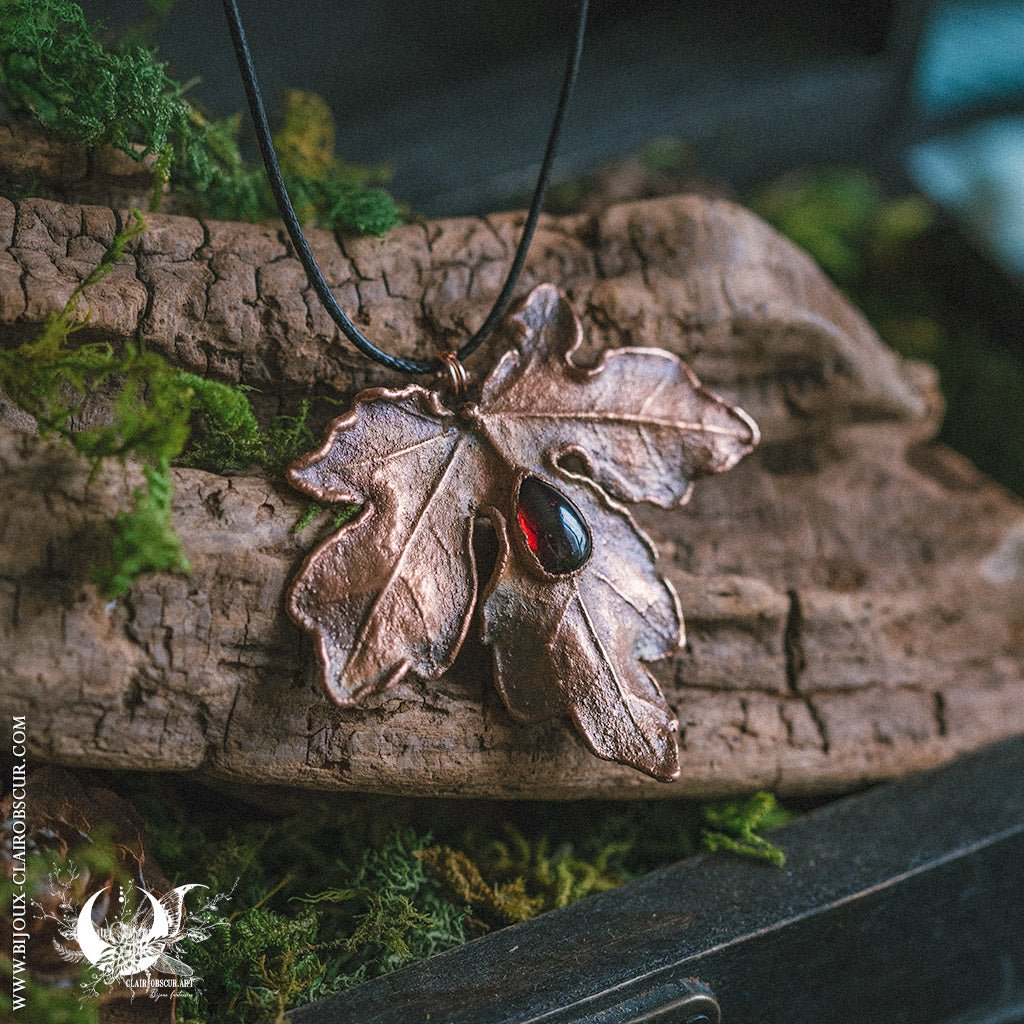 Collier Feuille d'Érable champêtre & Grenat - Illustrations & Bijoux fantaisie ClairObscur Art
