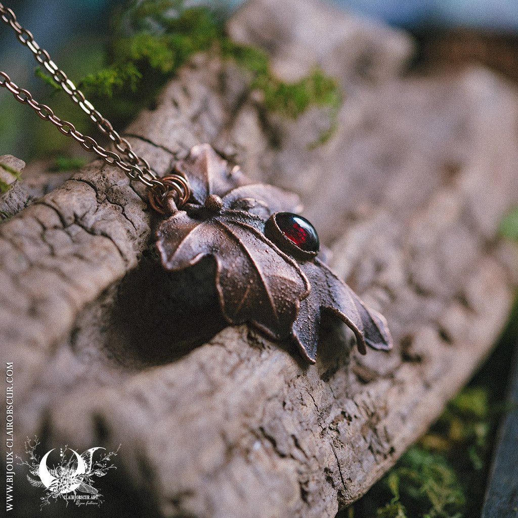 Collier Feuille d'Érable Champêtre & Grenat - Illustrations & Bijoux fantaisie ClairObscur Art