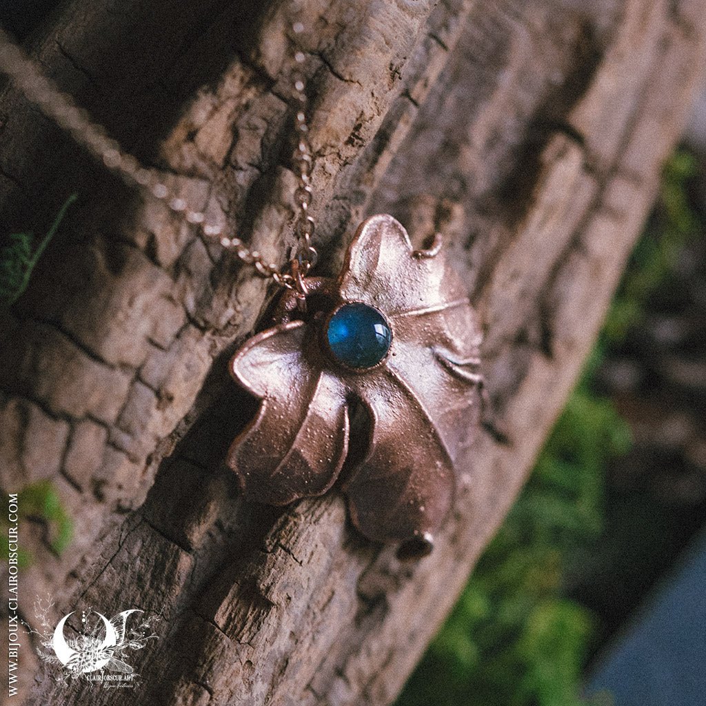 Collier Feuille d'Érable champêtre & Labradorite - Illustrations & Bijoux fantaisie ClairObscur Art