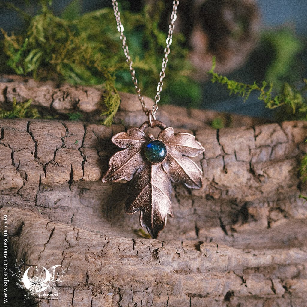 Collier Feuille d'Érable Champêtre & Labradorite - Illustrations & Bijoux fantaisie ClairObscur Art