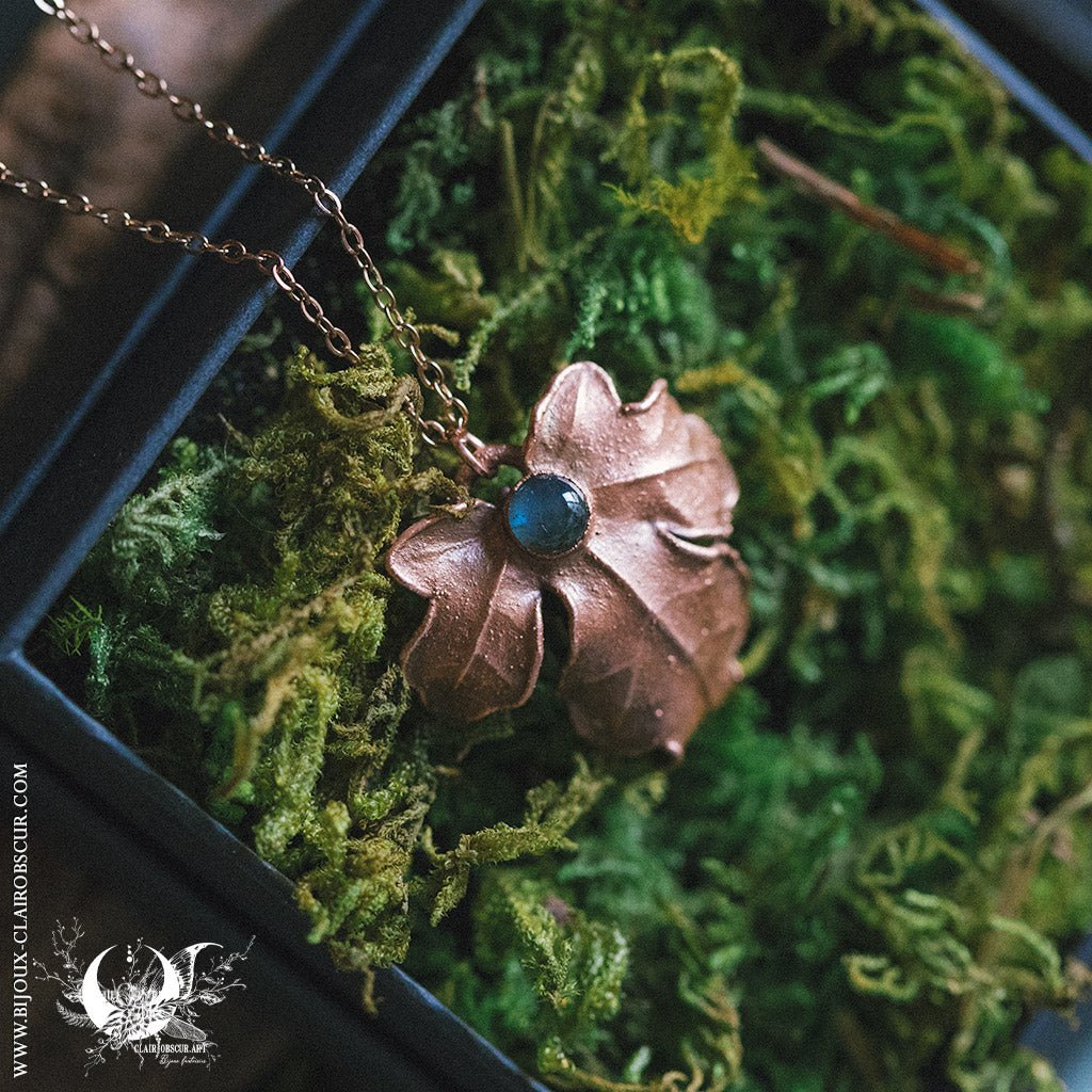 Collier Feuille d'Érable champêtre & Labradorite - Illustrations & Bijoux fantaisie ClairObscur Art