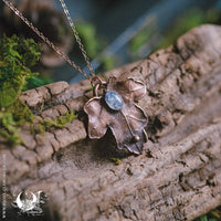 Collier Feuille d'Érable Champêtre & Pierre de Lune - Illustrations & Bijoux fantaisie ClairObscur Art