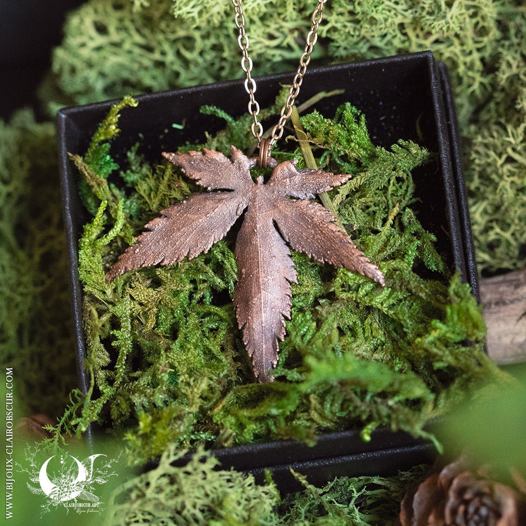 Collier Feuille d'Érable du Japon - Illustrations & Bijoux fantaisie ClairObscur Art