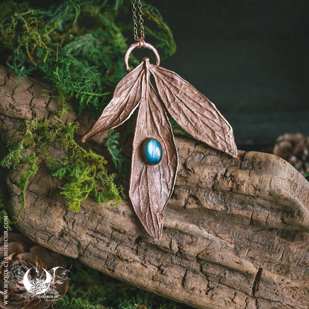 Collier Feuilles de Pivoine & Labradorite - Illustrations & Bijoux fantaisie ClairObscur Art