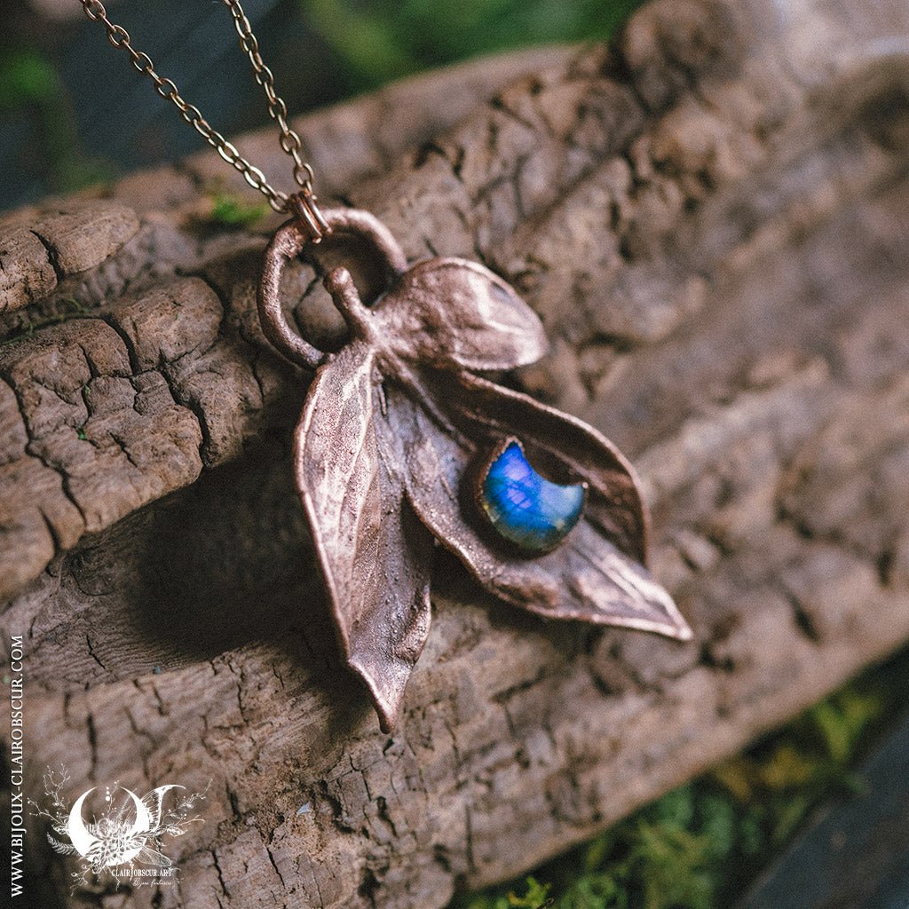 Collier Feuilles de Pivoine & Labradorite Lune - Illustrations & Bijoux fantaisie ClairObscur Art
