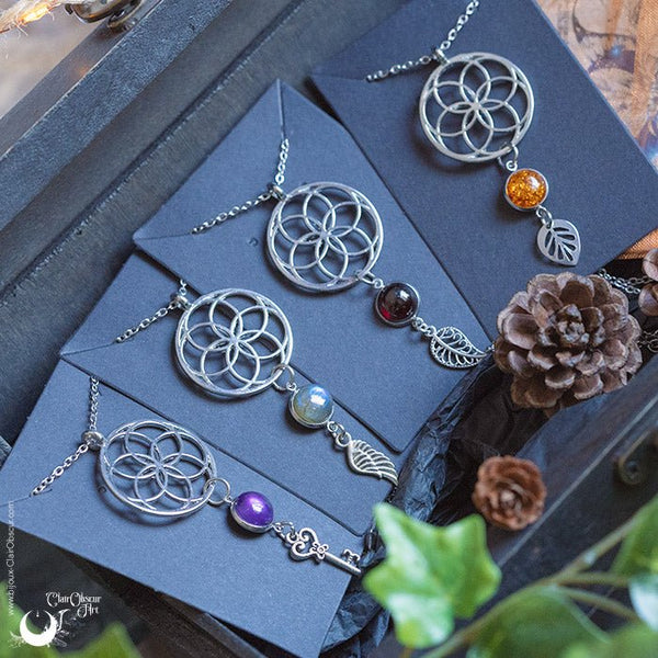 Collier "Fleur de Vie" pierre & breloque au choix - Illustrations & Bijoux fantaisie ClairObscur Art