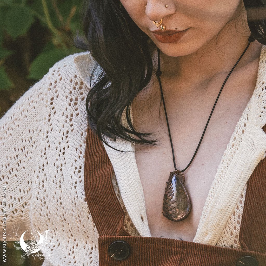 Collier Fougère & Labradorite brune violette - Illustrations & Bijoux fantaisie ClairObscur Art