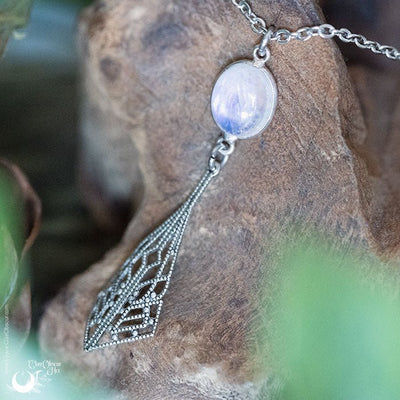 Collier "Héméra" Pierre de Lune arc - en - ciel, deux derniers exemplaires ! - Illustrations & Bijoux fantaisie ClairObscur Art