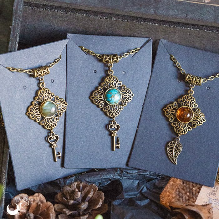 Collier "Le Secret" pierre au choix - Illustrations & Bijoux fantaisie ClairObscur Art