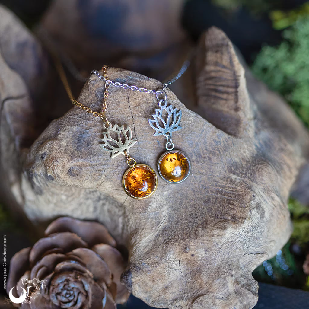 Collier "Lotus" pierre au choix