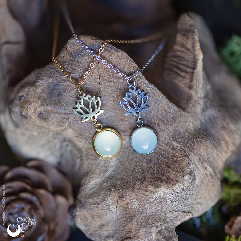 Collier "Lotus" pierre au choix