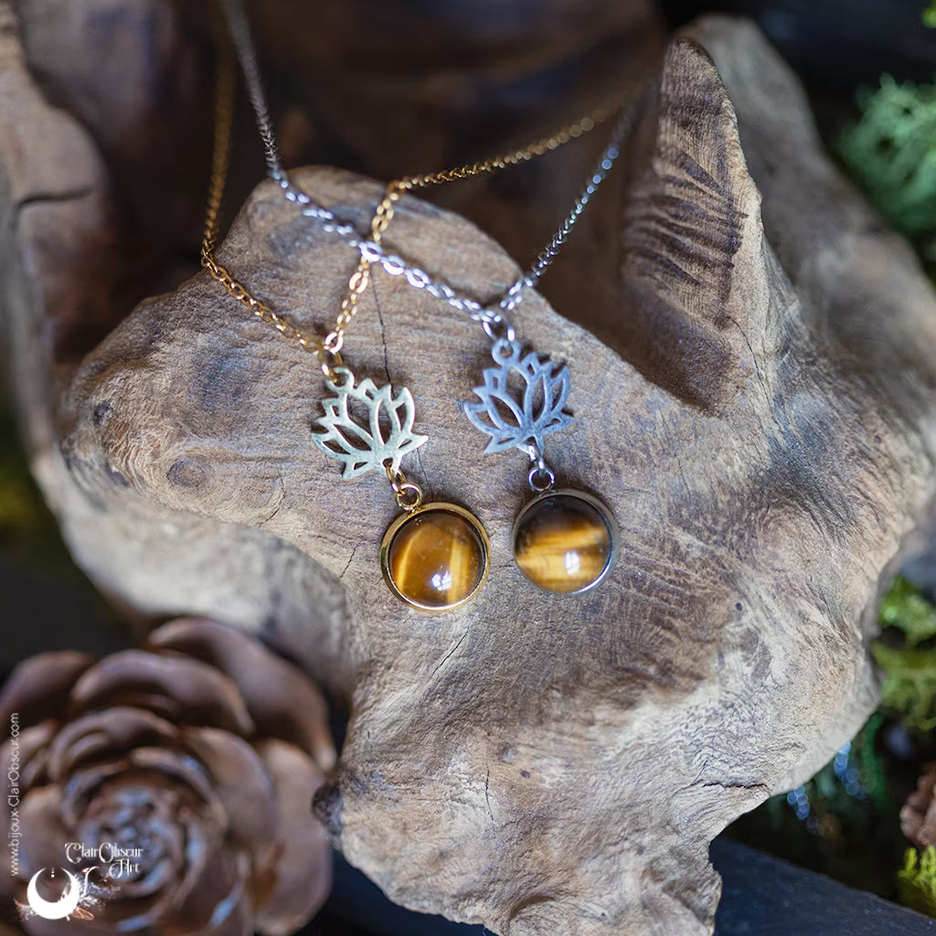 Collier "Lotus" pierre au choix