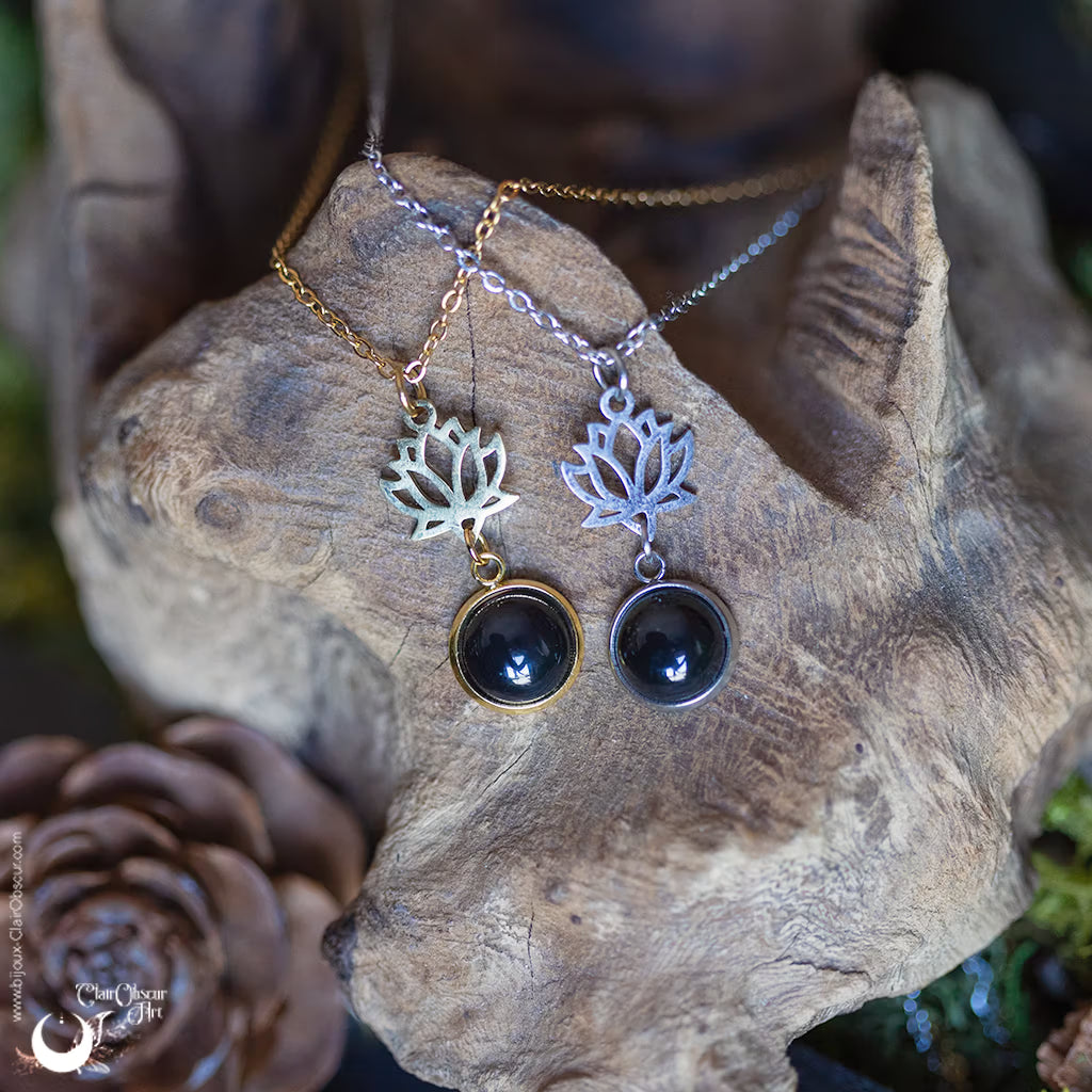 Collier "Lotus" pierre au choix