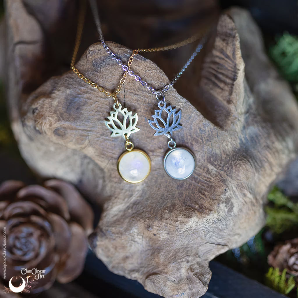 Collier "Lotus" pierre au choix