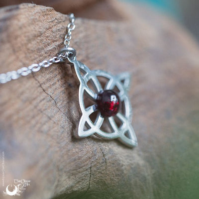 Collier "Míreloth" Grenat, pièce unique - Illustrations & Bijoux fantaisie ClairObscur Art