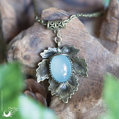 Collier "Nymphe Aïna" Calcedoine aqua - Illustrations & Bijoux fantaisie ClairObscur Art
