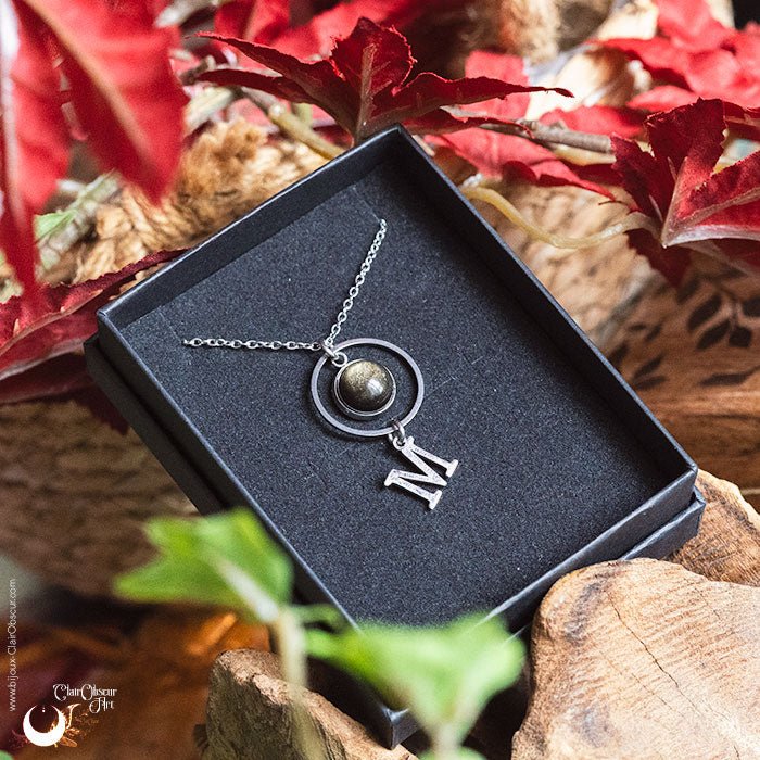 Collier Personnalisable Lettre & Pierre naturelle - Illustrations & Bijoux fantaisie ClairObscur Art