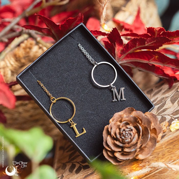 Collier Personnalisable Lettre & Pierre naturelle - Illustrations & Bijoux fantaisie ClairObscur Art