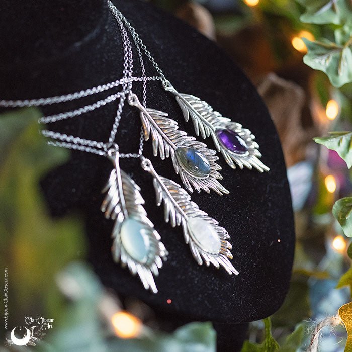 Collier "Plume" pierre au choix - Illustrations & Bijoux fantaisie ClairObscur Art