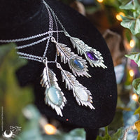 Collier "Plume" pierre au choix - Illustrations & Bijoux fantaisie ClairObscur Art