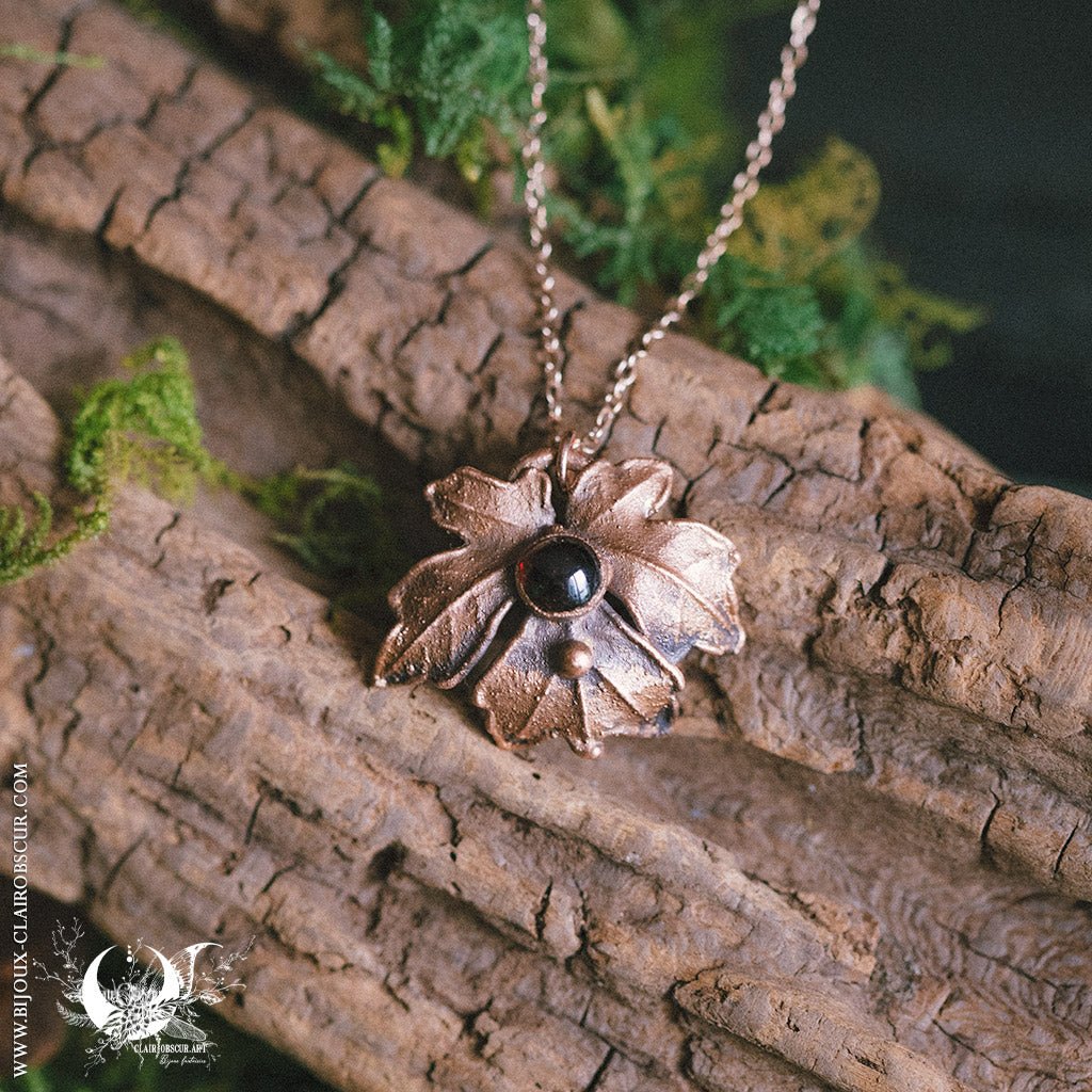 Collier Rosace d'Érable Champêtre & Grenat - Illustrations & Bijoux fantaisie ClairObscur Art