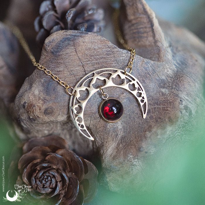 Collier "SIRONA" Grenat en acier inoxydable argenté ou doré - Illustrations & Bijoux fantaisie ClairObscur Art