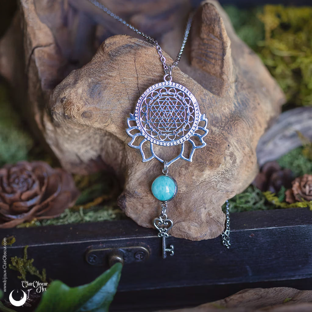 Collier "Sri Yantra Lotus" pierre au choix