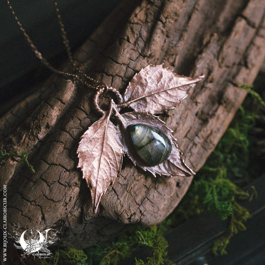 Collier Feuilles de Mûrier sauvage & Labradorite