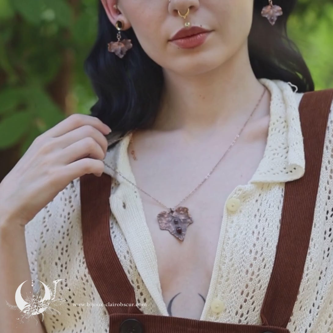 Collier Feuille de Lierre & Grenat