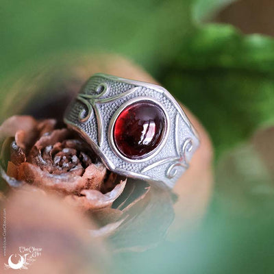 Bague Chevalière mixte "Éros" Grenat - ajustable, en Argent 925 - Illustrations & Bijoux fantaisie ClairObscur Art