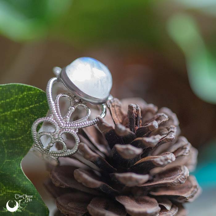 Bague elfique "Elwing" Pierre de Lune Arc-en-ciel - Ajustable - Illustrations & Bijoux fantaisie ClairObscur Art