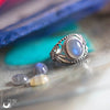 Bague "Swan" Labradorite ajustable, en Argent 925 - Illustrations & Bijoux fantaisie ClairObscur Art
