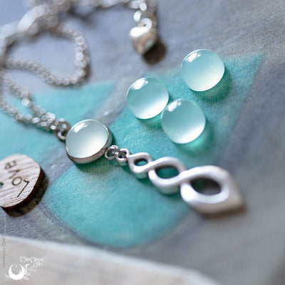 Collier "Ananta" Calcedoine aqua, taille de la chaine au choix - Illustrations & Bijoux fantaisie ClairObscur Art