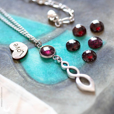 Collier "Ananta" Grenat, taille de la chaine au choix - Illustrations & Bijoux fantaisie ClairObscur Art