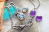 Collier "Éiréné " Labradorite, Améthyste ou Pierre de Lune arc-en-ciel - Illustrations & Bijoux fantaisie ClairObscur Art