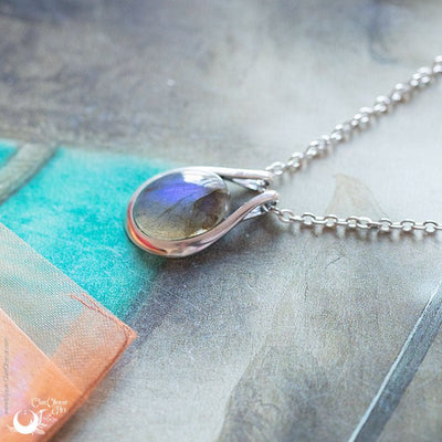 Collier "Éiréné " Labradorite, Améthyste ou Pierre de Lune arc-en-ciel - Illustrations & Bijoux fantaisie ClairObscur Art