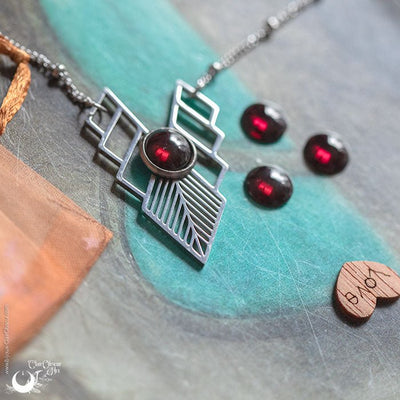 Collier fantaisie "Athena" Grenat - Ajustable, acier inoxydable - Illustrations & Bijoux fantaisie ClairObscur Art