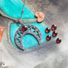Collier fantaisie "Séléné" Grenat - Dernière pièce ! - Illustrations & Bijoux fantaisie ClairObscur Art