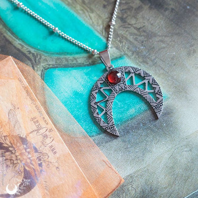 Collier fantaisie "Séléné" Grenat - Dernière pièce ! - Illustrations & Bijoux fantaisie ClairObscur Art