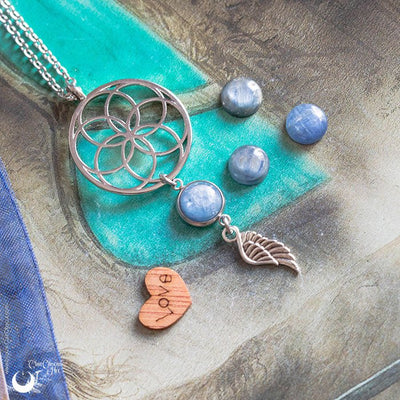 Collier "Fleur de Vie" Cyanite - Illustrations & Bijoux fantaisie ClairObscur Art