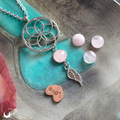 Collier "Fleur de Vie" Quartz rose personnalisable - Illustrations & Bijoux fantaisie ClairObscur Art