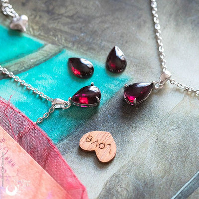 Collier Goutte d'eau Grenat, pendentif en Argent 925 - Illustrations & Bijoux fantaisie ClairObscur Art