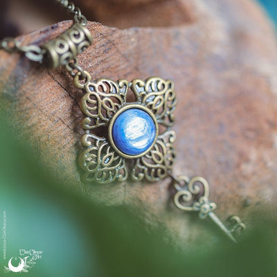 Collier "Le Secret" Cyanite, personnalisable - Illustrations & Bijoux fantaisie ClairObscur Art